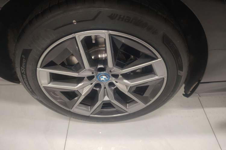 Used BMW i5 2024 eDrive 35L Prestige Luxury Package Exterior 8