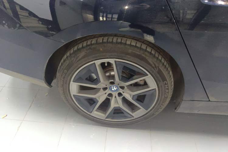 Used BMW i5 2024 eDrive 35L Luxury Package Exterior 8