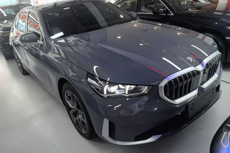 Used BMW i5 2024 eDrive 35L Prestige Luxury Package Front Right 45 Deg