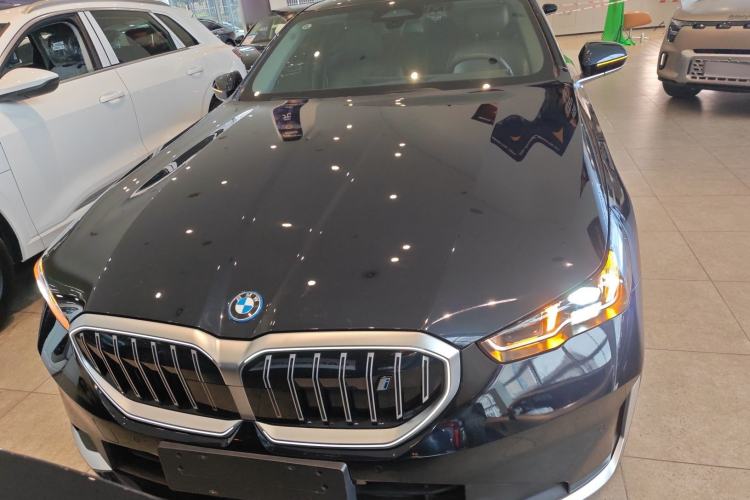 Used BMW i5 2024 eDrive 35L Luxury Package Front