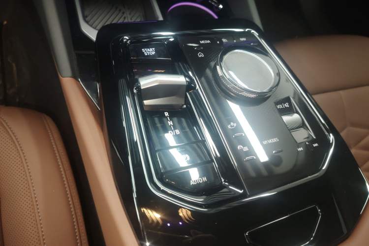 Used BMW i5 2024 eDrive 35L Prestige Luxury Package Gear Lever