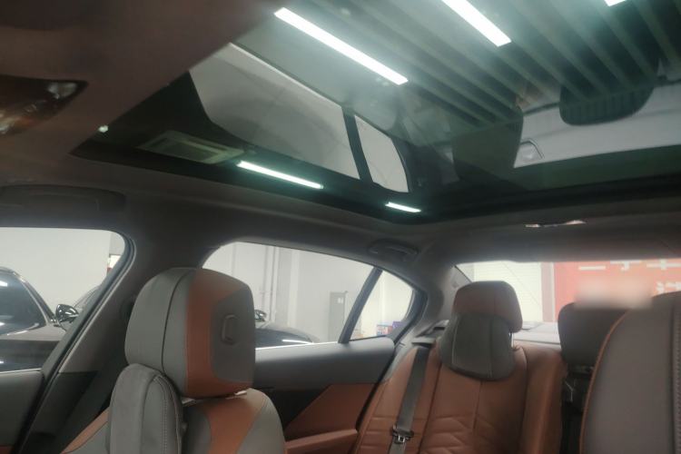 Used BMW i5 2024 eDrive 35L Prestige Luxury Package Headliner