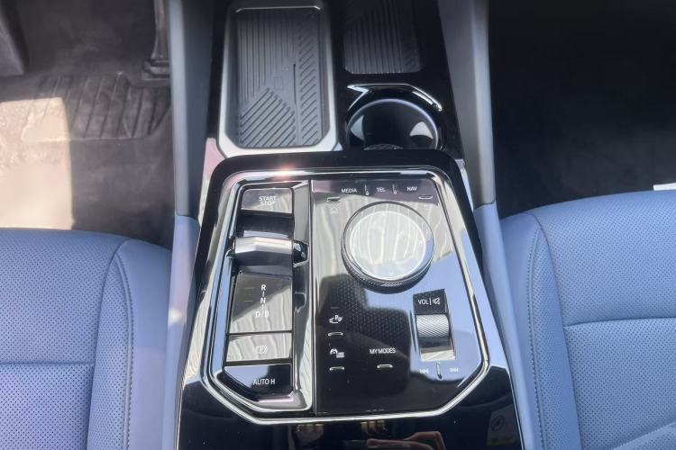 Used BMW i5 2024 eDrive 35L Luxury Model with M Sport Package Interior 2