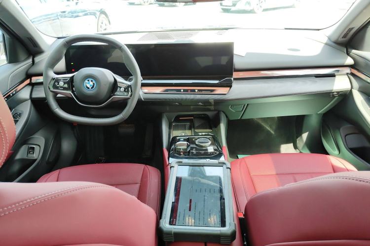 Used BMW i5 2024 eDrive 35L Luxury Package Interior 2
