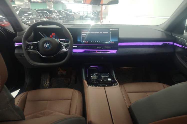 Used BMW i5 2024 eDrive 35L Prestige Luxury Package Interior 2