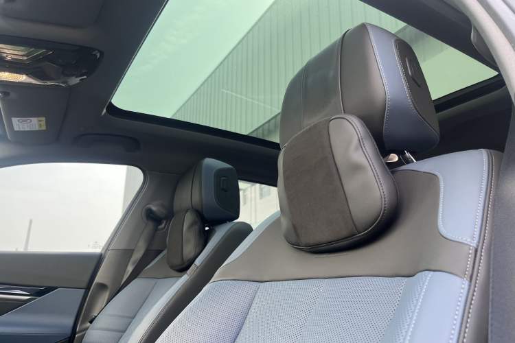 Used BMW i5 2024 eDrive 35L Prestige Luxury Package Interior 2