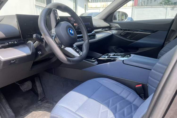 Used BMW i5 2024 eDrive 35L Luxury Model with M Sport Package Interior 3