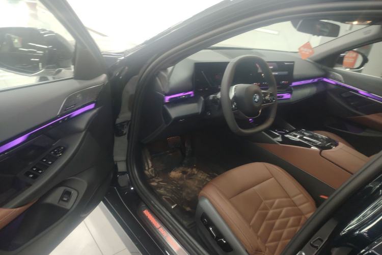 Used BMW i5 2024 eDrive 35L Prestige Luxury Package Interior 3