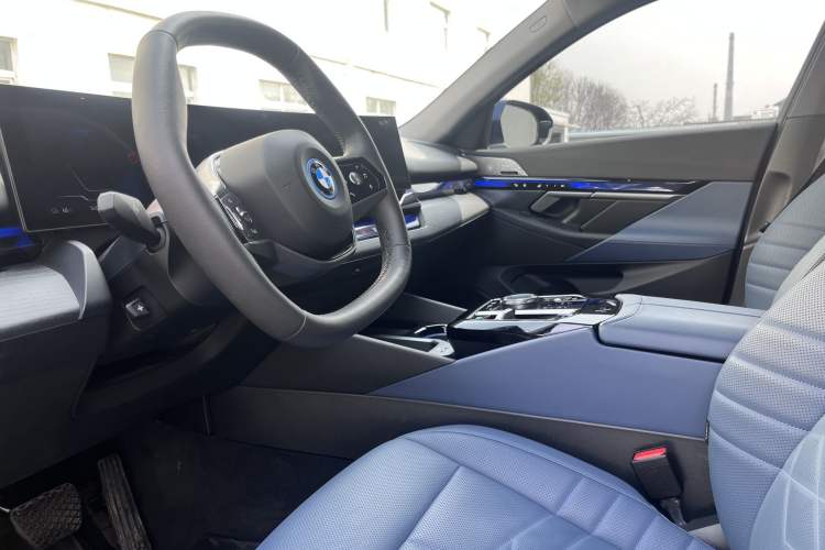 Used BMW i5 2024 eDrive 35L Prestige Luxury Package Interior 3