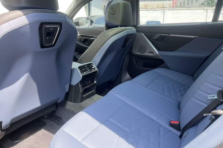 Used BMW i5 2024 eDrive 35L Luxury Model with M Sport Package Interior 4