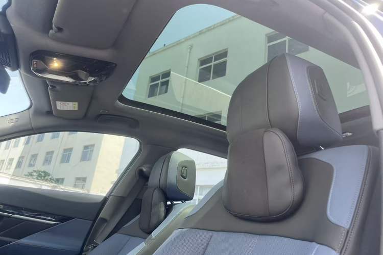 Used BMW i5 2024 eDrive 35L Luxury Model with M Sport Package Interior 5