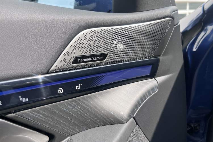 Used BMW i5 2024 eDrive 35L Prestige Luxury Package Interior 6