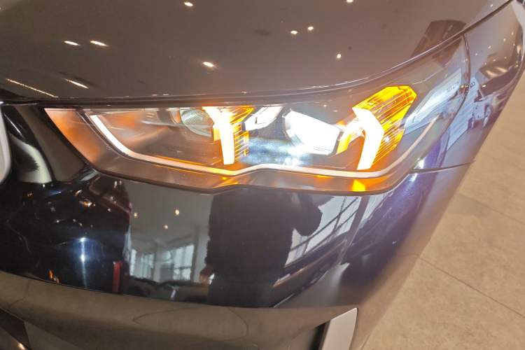Used BMW i5 2024 eDrive 35L Luxury Package Left Front Headlight
