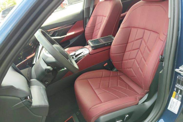 Used BMW i5 2024 eDrive 35L Luxury Package Left Front Seat