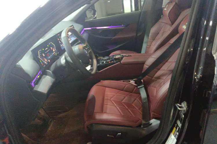 Used BMW i5 2024 eDrive 35L Luxury Package Left Front Seat