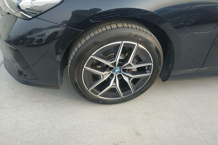 Used BMW i5 2024 eDrive 35L M Sport Package Left Front Wheel Hub