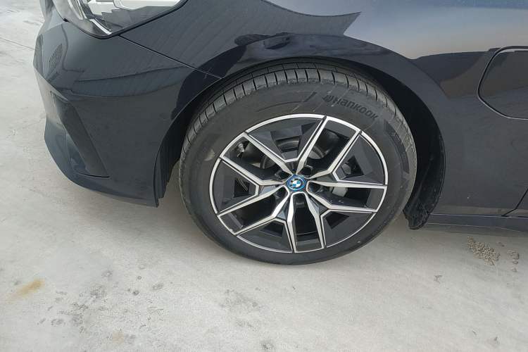 Used BMW i5 2024 eDrive 35L M Sport Package Left Front Wheel Hub