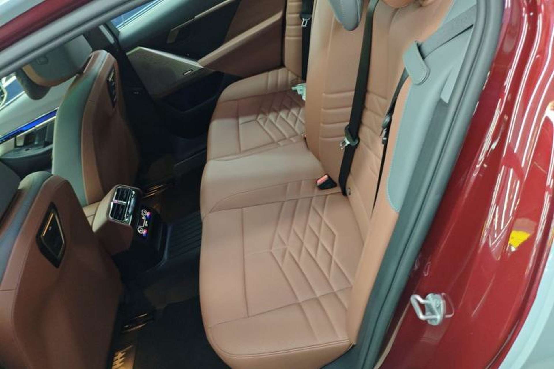 Used BMW i5 2024 eDrive 35L Prestige Luxury Package Left Rear Seat