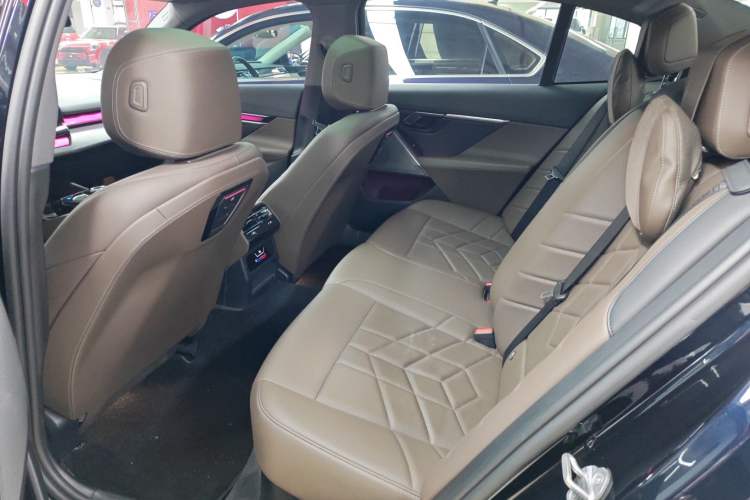 Used BMW i5 2024 eDrive 35L M Sport Package Left Rear Seat