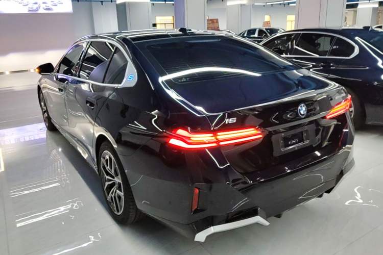 Used BMW i5 2024 eDrive 35L M Sport Package Rear Left 45 Deg