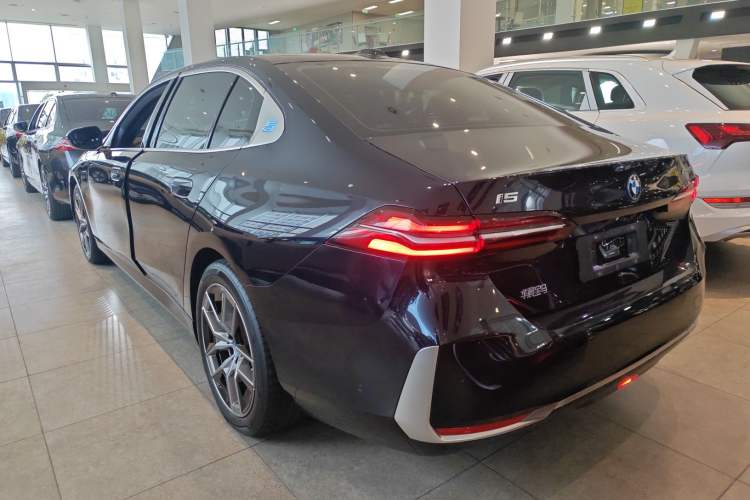 Used BMW i5 2024 eDrive 35L Luxury Package Rear Left 45 Deg