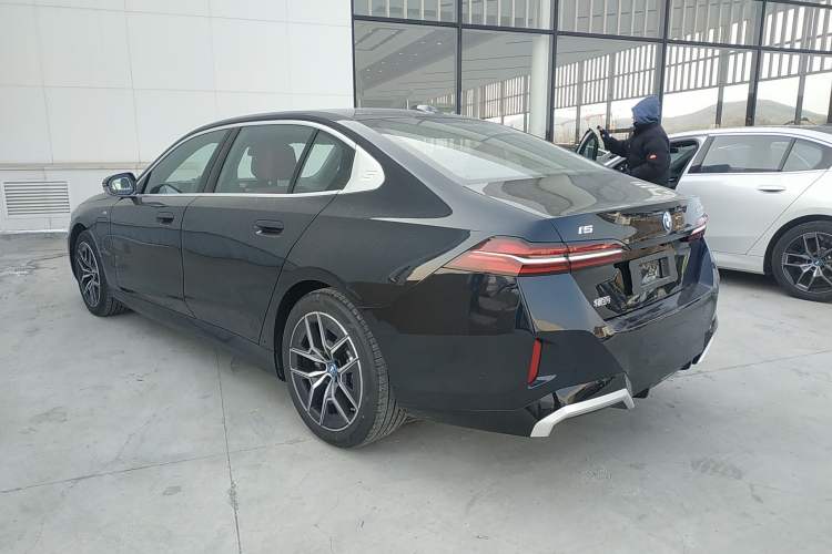 Used BMW i5 2024 eDrive 35L M Sport Package Rear Left 45 Deg
