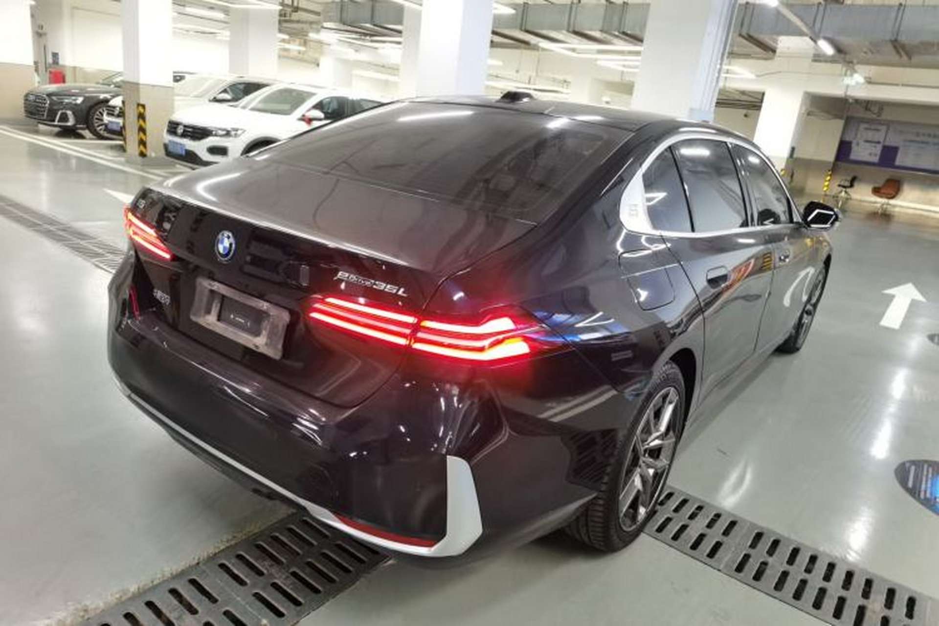 Used BMW i5 2024 eDrive 35L Luxury Package Rear Right 45 Deg