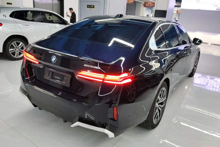 Used BMW i5 2024 eDrive 35L M Sport Package Rear Right 45 Deg