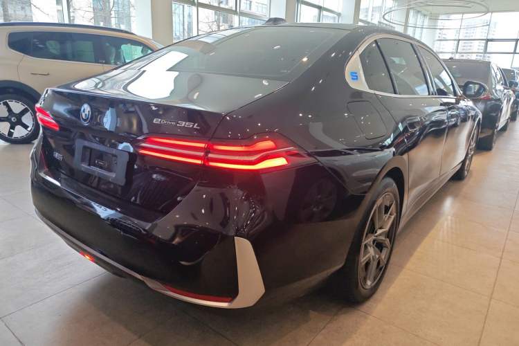 Used BMW i5 2024 eDrive 35L Luxury Package Rear Right 45 Deg