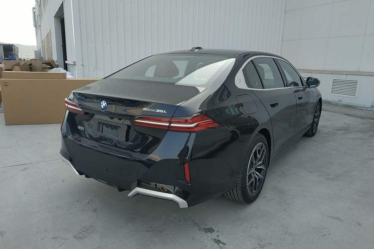Used BMW i5 2024 eDrive 35L M Sport Package Rear Right 45 Deg