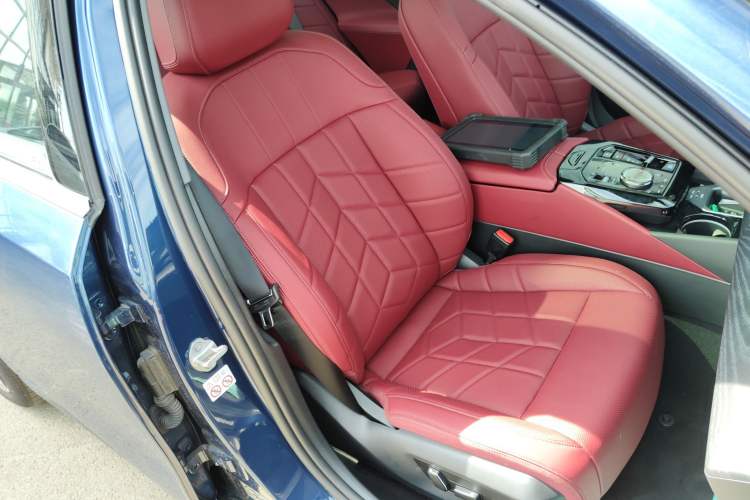Used BMW i5 2024 eDrive 35L Luxury Package Right Front Seat