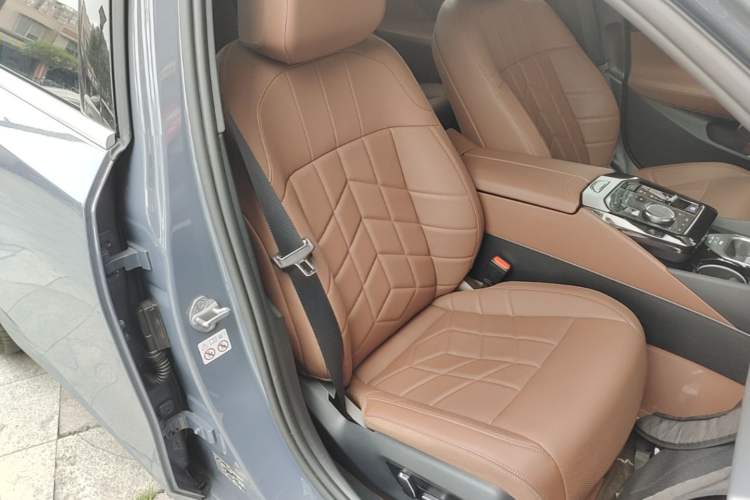 Used BMW i5 2024 eDrive 35L M Sport Package Right Front Seat