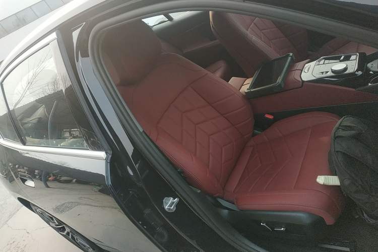 Used BMW i5 2024 eDrive 35L M Sport Package Right Front Seat