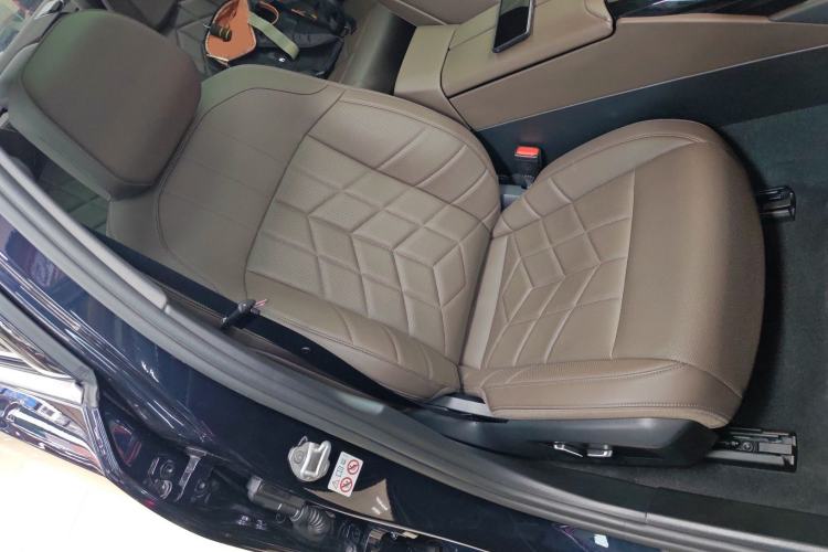 Used BMW i5 2024 eDrive 35L M Sport Package Right Front Seat