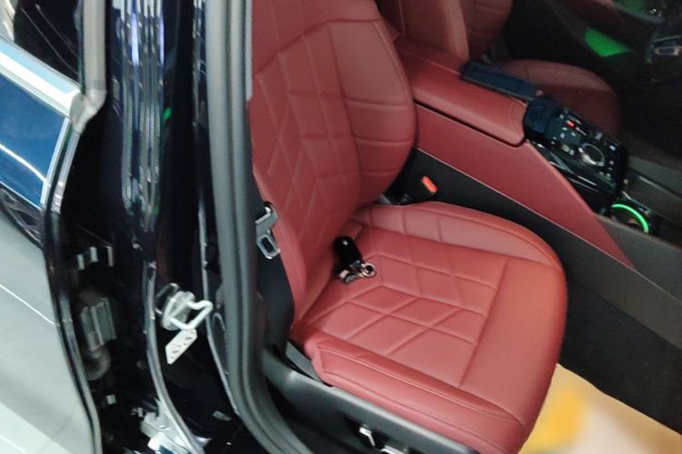 Used BMW i5 2024 eDrive 35L M Sport Package Right Front Seat