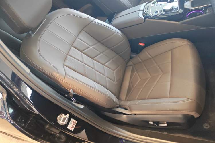 Used BMW i5 2024 eDrive 35L Luxury Package Right Front Seat