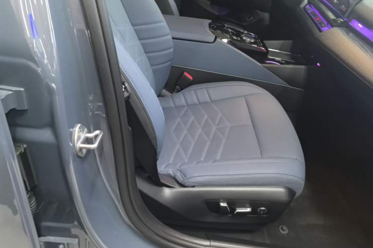 Used BMW i5 2024 eDrive 35L Prestige Luxury Package Right Front Seat