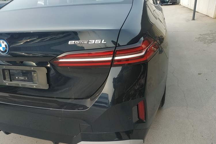 Used BMW i5 2024 eDrive 35L M Sport Package Right Rear Taillight