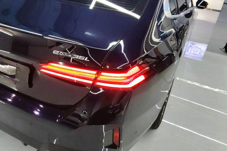 Used BMW i5 2024 eDrive 35L M Sport Package Right Rear Taillight