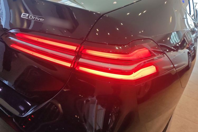 Used BMW i5 2024 eDrive 35L Luxury Package Right Rear Taillight