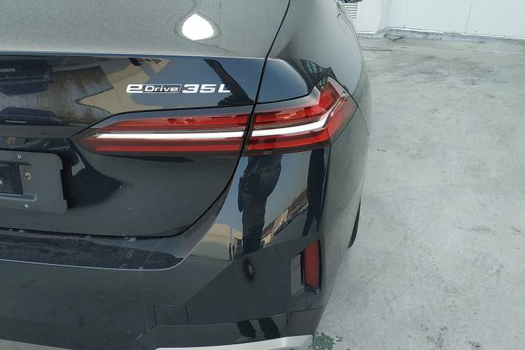 Used BMW i5 2024 eDrive 35L M Sport Package Right Rear Taillight