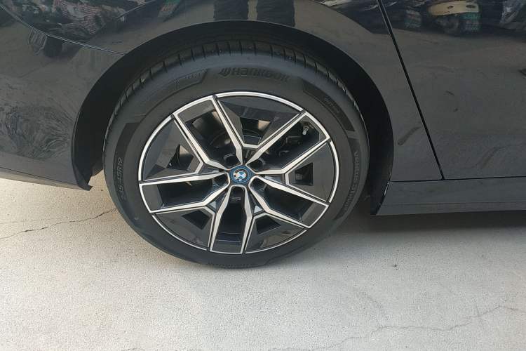 Used BMW i5 2024 eDrive 35L M Sport Package Right Rear Wheel Hub