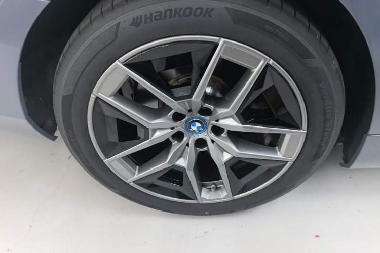 Used BMW i5 2024 eDrive 35L Prestige Luxury Package Right Rear Wheel Hub
