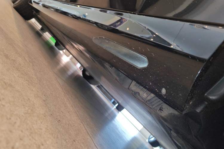 Used BMW i5 2024 eDrive 35L Luxury Package Right Side Sill