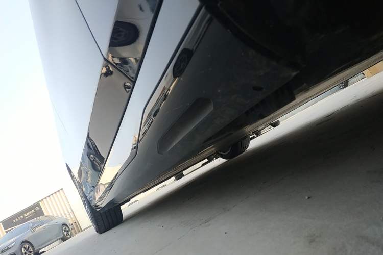 Used BMW i5 2024 eDrive 35L M Sport Package Right Side Sill