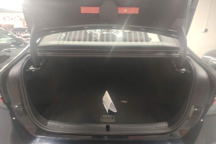 Used BMW i5 2024 eDrive 35L Prestige Luxury Package Trunk