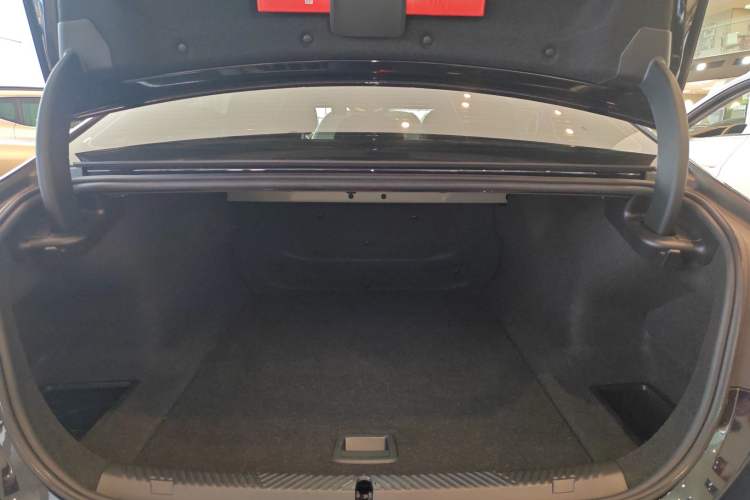 Used BMW i5 2024 eDrive 35L Luxury Package Trunk