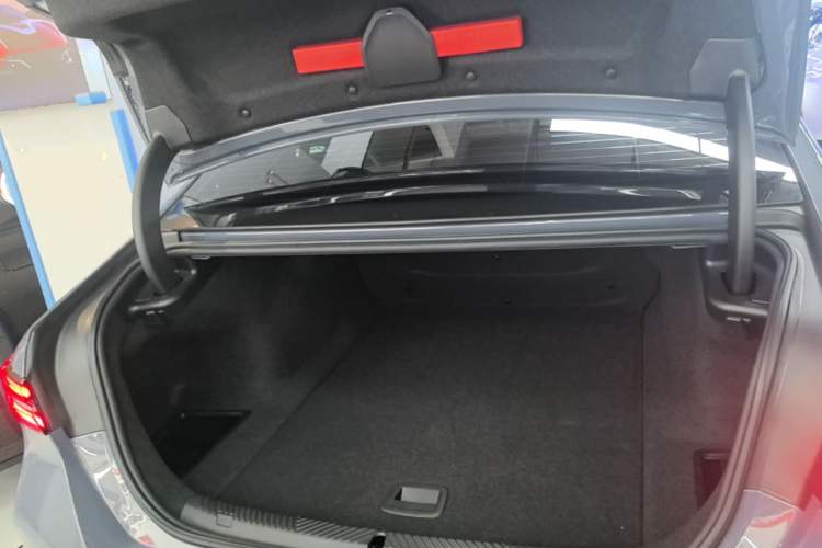 Used BMW i5 2024 eDrive 35L Prestige Luxury Package Trunk