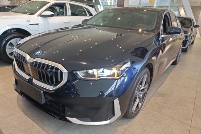 Used BMW i5 2024 eDrive 35L Luxury Package