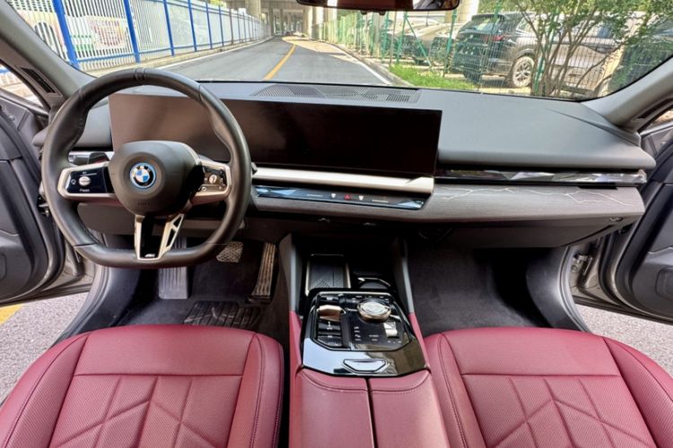 Used BMW i5 2024 eDrive 35L M Sport Package Audio And AC Panel